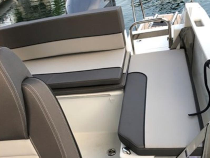 Book yachts online - motorboat - Cap Camarat 7.5 WA SERIE 2 - 4US - rent