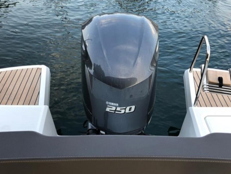 Book yachts online - motorboat - Cap Camarat 7.5 WA SERIE 2 - 4US - rent