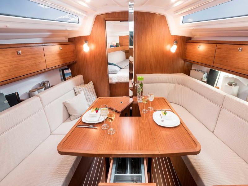 Book yachts online - sailboat - Bavaria Cruiser 34 Style - Lena - rent
