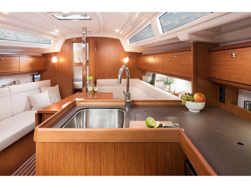Book yachts online - sailboat - Bavaria Cruiser 34 Style - Lina - rent