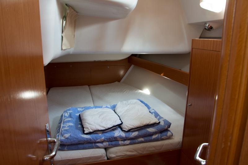 Book yachts online - sailboat - Benetau Cyclades 43,4 - ATHENA  - rent