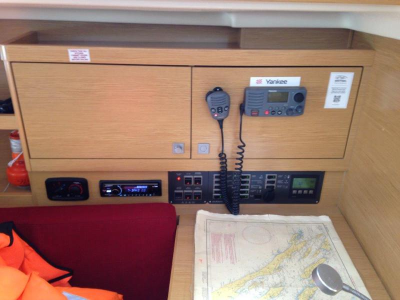 Book yachts online - sailboat - Elan 350 - Yankee - rent