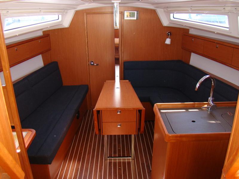 Book yachts online - sailboat - Bavaria 33 Cruiser - (1682 BG) - rent
