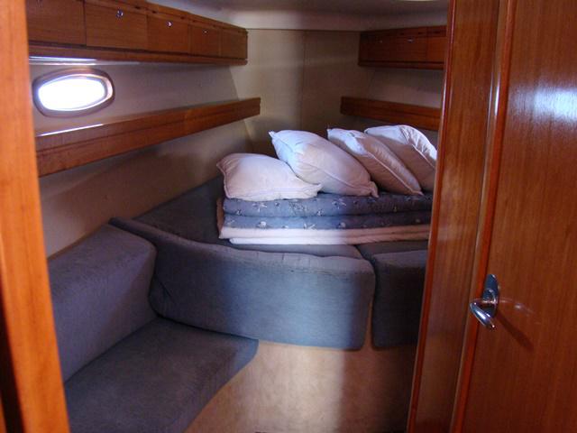 Book yachts online - sailboat - Bavaria 39 Cruiser - CADARGO (2015 sails) - rent