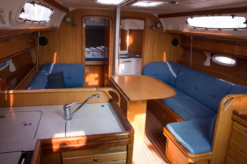 Book yachts online - sailboat - Bavaria 38 Cruiser - (1132 BG) (sails 2015) - rent