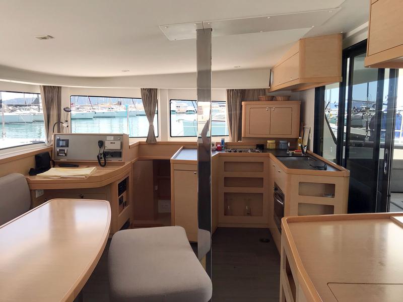 Book yachts online - catamaran - Lagoon 42 owner version - BESO DEL VIENTO - rent