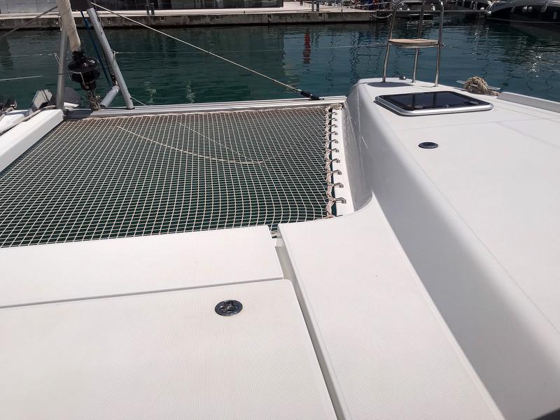Book yachts online - catamaran - Lagoon 42 owner version - BESO DEL VIENTO - rent
