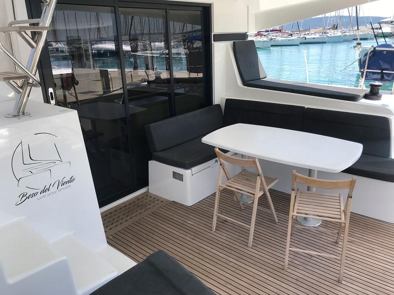 Book yachts online - catamaran - Lagoon 42 owner version - BESO DEL VIENTO - rent