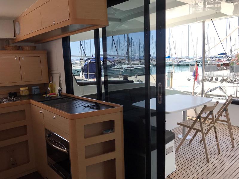Book yachts online - catamaran - Lagoon 42 owner version - BESO DEL VIENTO - rent