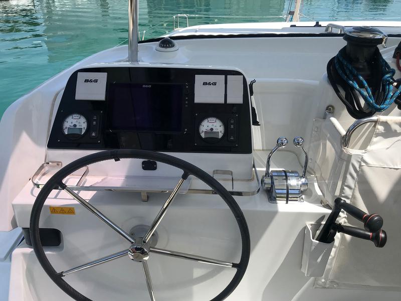 Book yachts online - catamaran - Lagoon 42 owner version - BESO DEL VIENTO - rent