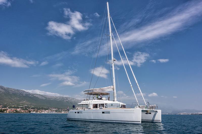 Book yachts online - catamaran - Lagoon 560 S2 - PRINCESS SELINE - rent