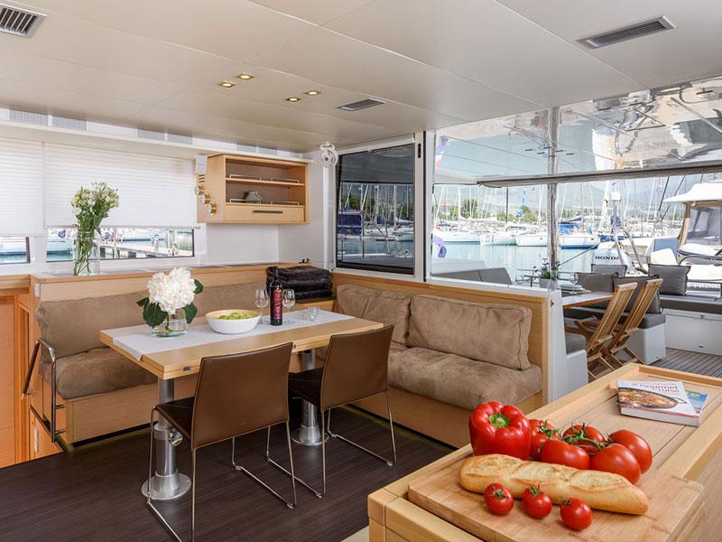 Book yachts online - catamaran - Lagoon 560 S2 - PRINCESS SELINE - rent