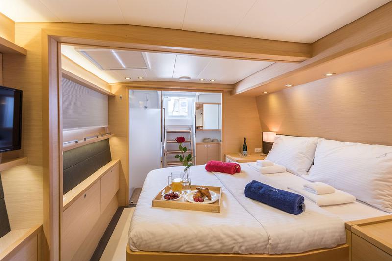 Book yachts online - catamaran - Lagoon 560 S2 - PRINCESS SELINE - rent