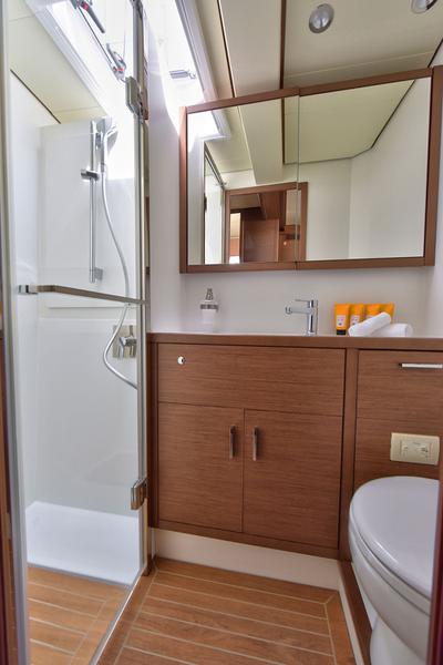 Book yachts online - catamaran - Lagoon 620 - ADRIATIC LION - rent