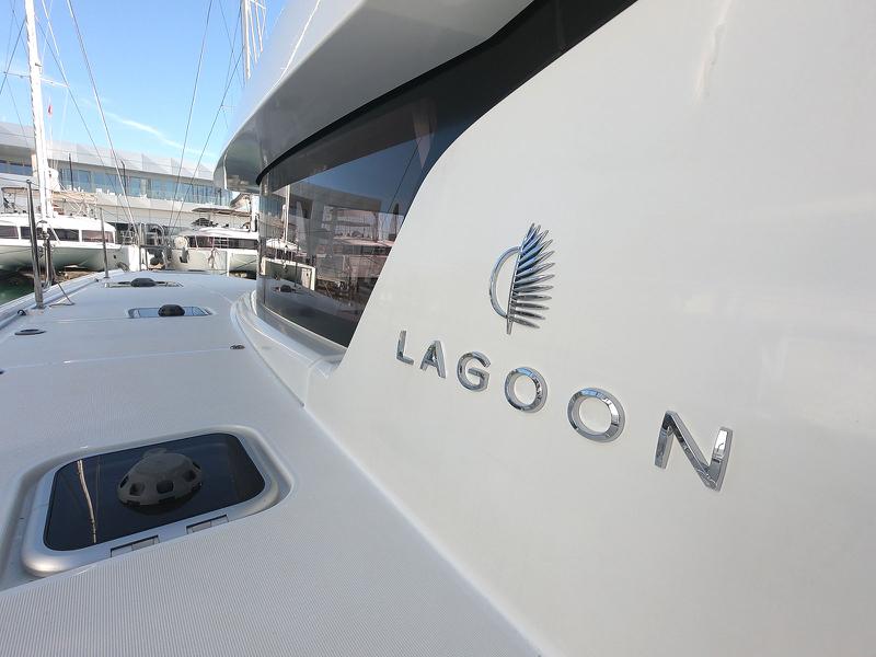 Book yachts online - catamaran - Lagoon 42 - MEERKAT - rent
