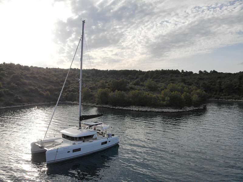 Book yachts online - catamaran - Lagoon 42 - MEERKAT - rent
