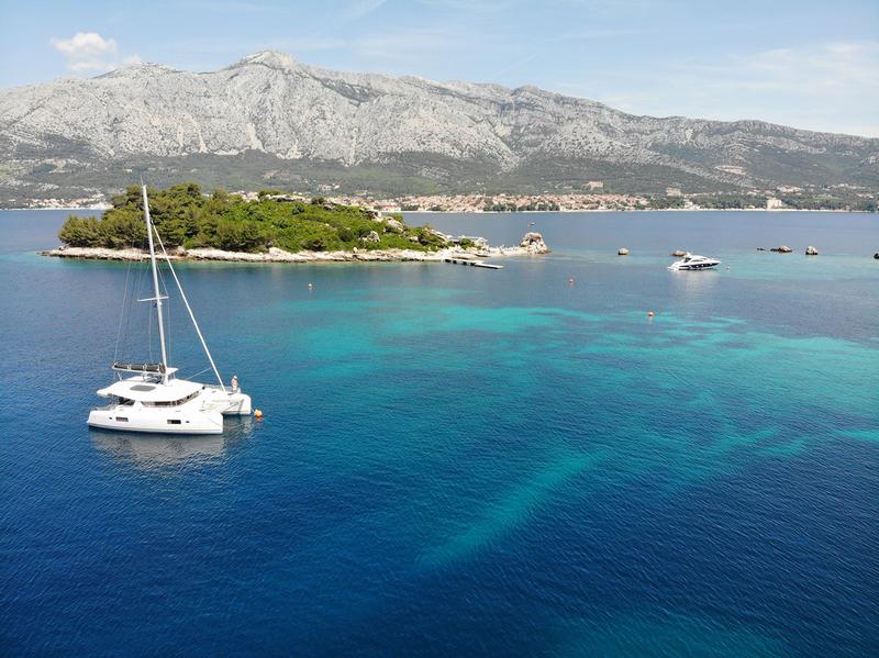 Book yachts online - catamaran - Lagoon 42 - MEERKAT - rent