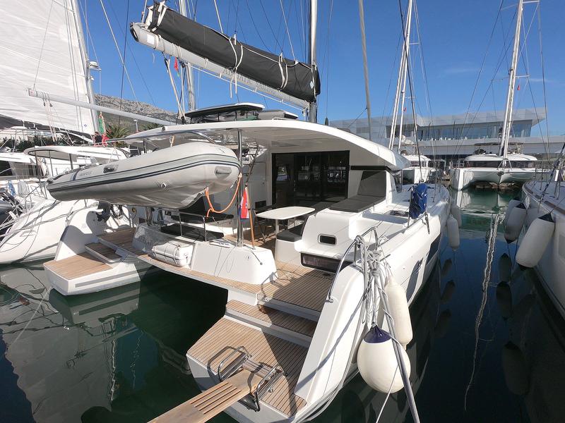 Book yachts online - catamaran - Lagoon 42 - MEERKAT - rent