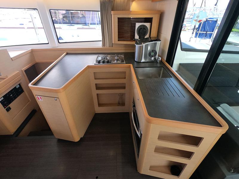 Book yachts online - catamaran - Lagoon 42 - MEERKAT - rent