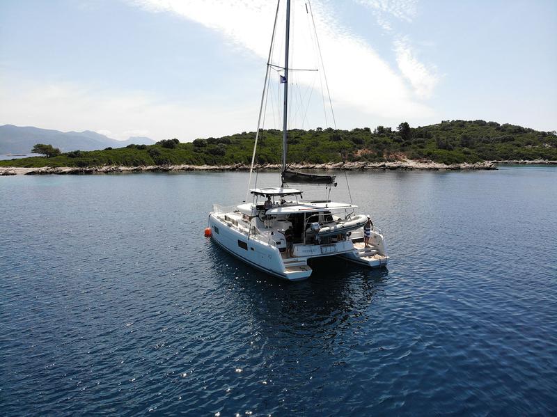 Book yachts online - catamaran - Lagoon 42 - MEERKAT - rent