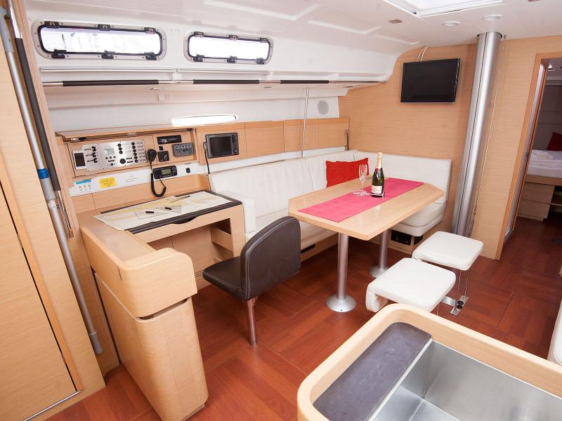 Book yachts online - sailboat - Beneteau First 45 - ZEPHYR - rent