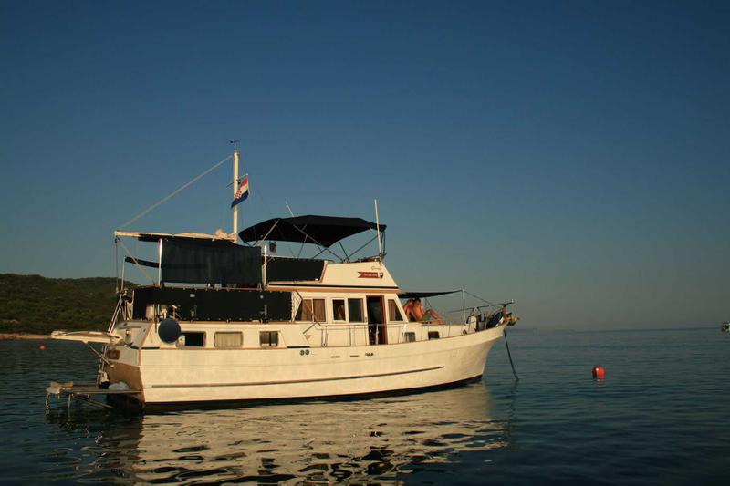 Book yachts online - motorboat - Hampton 42 - SEA LION - rent