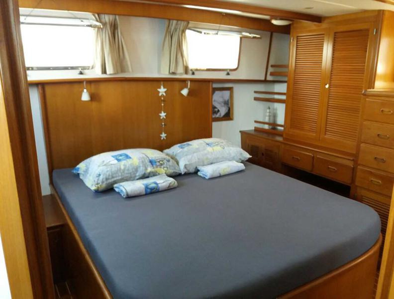 Book yachts online - motorboat - Hampton 42 - SEA LION - rent