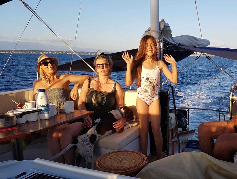 Book yachts online - motorboat - Hampton 42 - SEA LION - rent