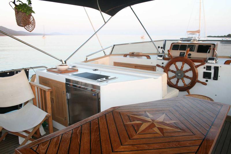 Book yachts online - motorboat - Hampton 42 - SEA LION - rent