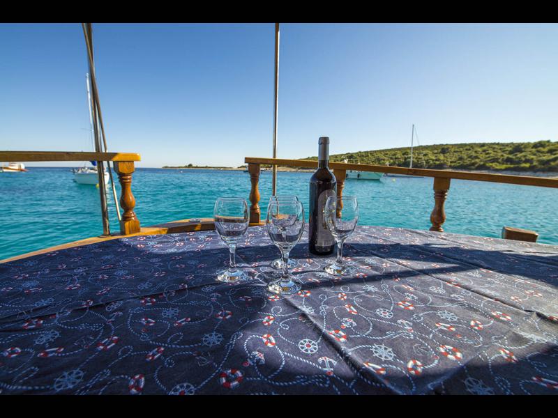 Book yachts online - motorboat - Model Luka - LUKA - rent