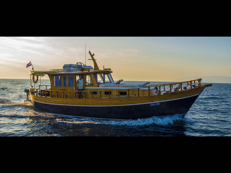 Book yachts online - motorboat - Model Luka - LUKA - rent