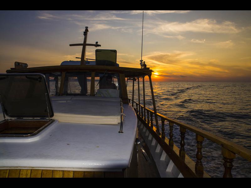 Book yachts online - motorboat - Model Tiho - TIHO - rent