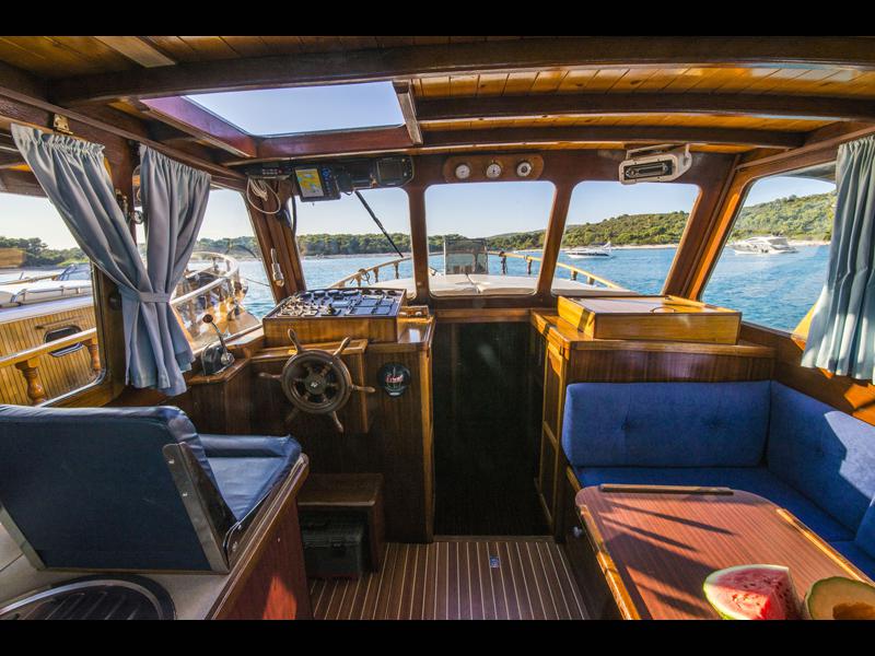 Book yachts online - motorboat - Model Tiho - TIHO - rent