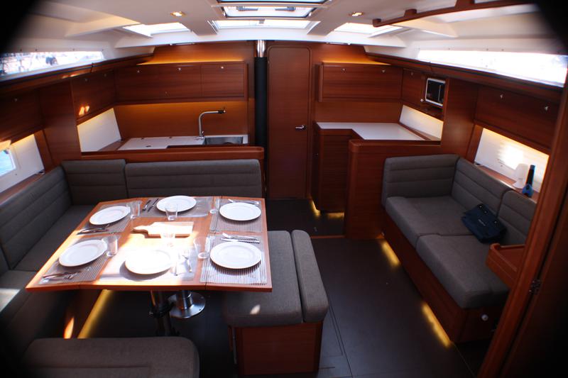 Book yachts online - sailboat - Dufour 512 Grand Large - Kal'e Moru - rent