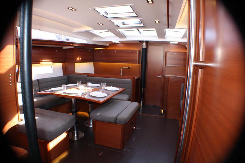 Book yachts online - sailboat - Dufour 512 Grand Large - Kal'e Moru - rent