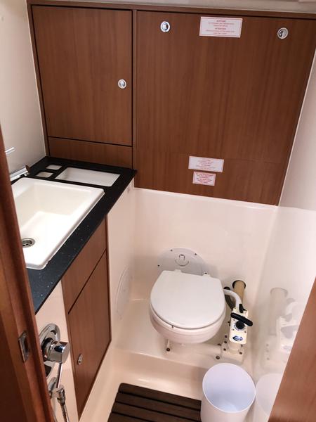 Book yachts online - sailboat - Bavaria  Cruiser 40 - Capitana - rent