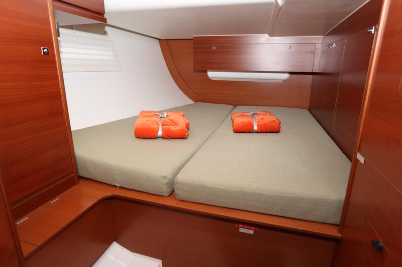 Book yachts online - sailboat - Dufour 520 GL - Cala di Volpe - rent