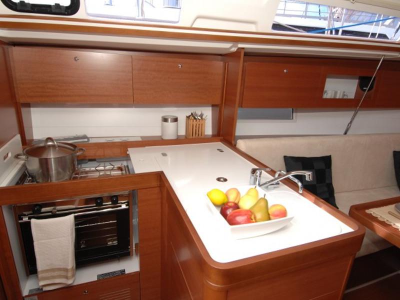 Book yachts online - sailboat - Dufour 335 GL - Babe - rent