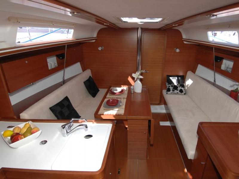 Book yachts online - sailboat - Dufour 335 GL - Babe - rent