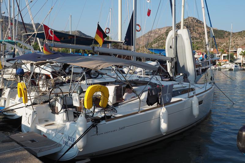 Book yachts online - sailboat - Sun Odyssey 349 - Blue Dreams - rent
