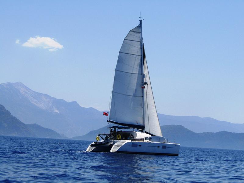 Book yachts online - catamaran - Lagoon 380 S2 - Gallifrey - rent