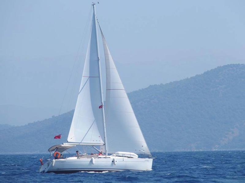 Book yachts online - sailboat - Oceanis 37 - Glen Rosa - rent