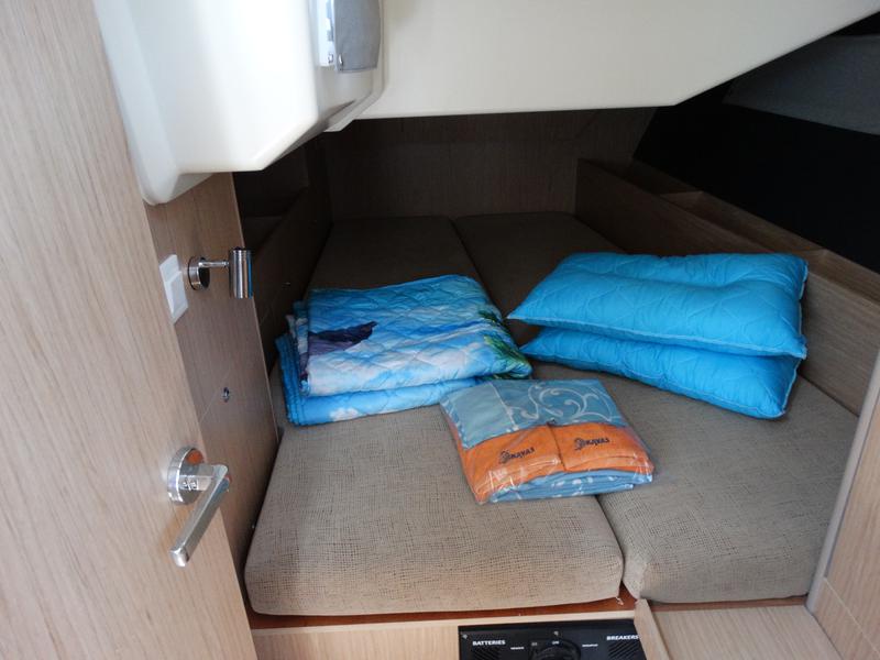 Book yachts online - sailboat - Oceanis 41.1 - KOS 41.5 - rent