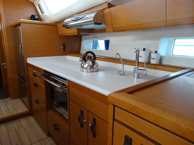 Book yachts online - sailboat - Jeanneau 54 - KOS 54.1 - rent