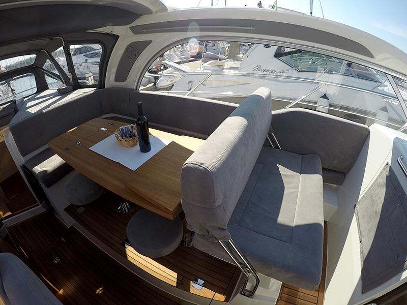 Book yachts online - motorboat - Marex 320 ACC - Aurora (Bowthruster, Sterntruster) - rent