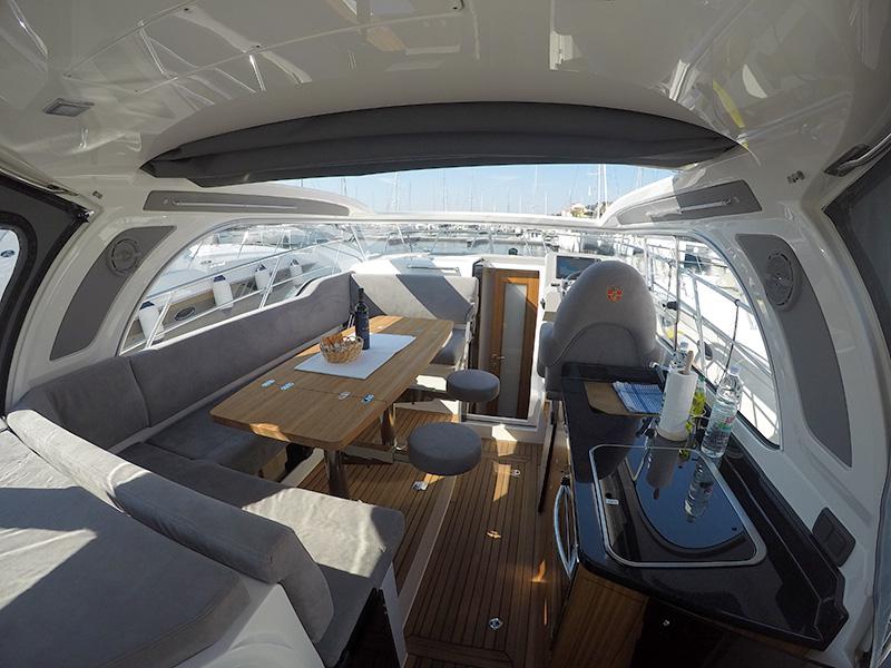 Book yachts online - motorboat - Marex 320 ACC - Aurora (Bowthruster, Sterntruster) - rent