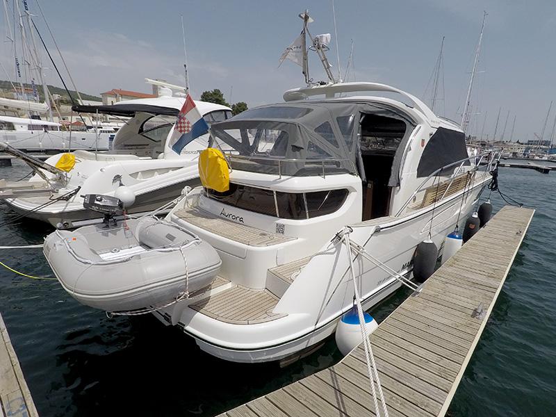 Book yachts online - motorboat - Marex 320 ACC - Aurora (Bowthruster, Sterntruster) - rent