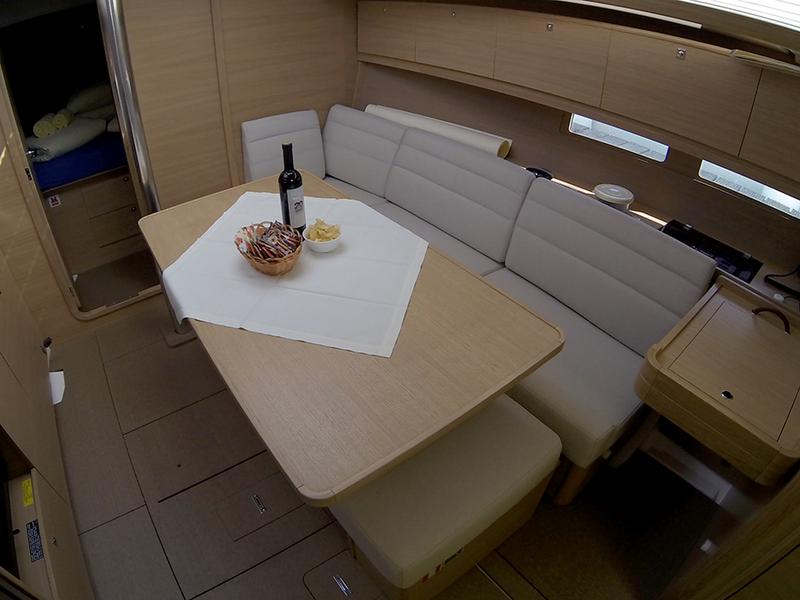 Book yachts online - sailboat - Dufour 382 GL - Gapigno II - BT - rent