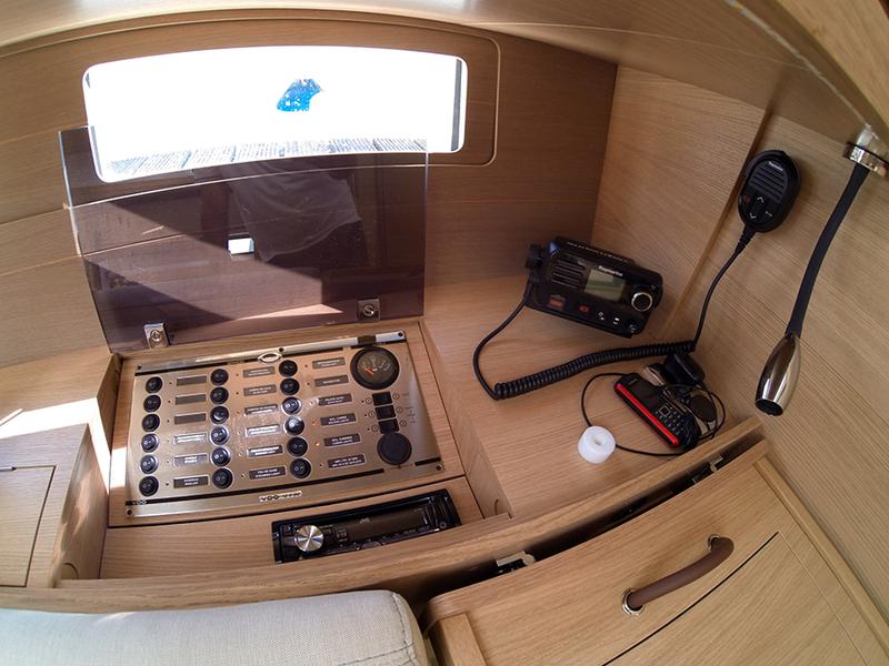 Book yachts online - sailboat - Dufour 382 GL - Gapigno II - BT - rent