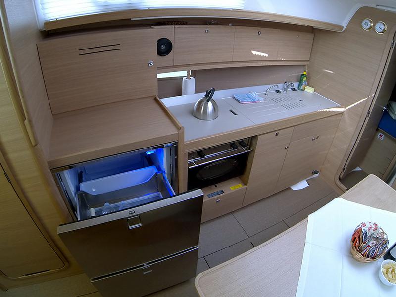 Book yachts online - sailboat - Dufour 382 GL - Gapigno II - BT - rent